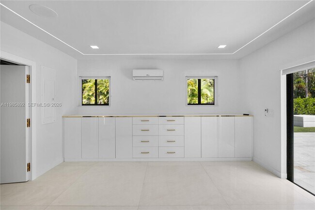 Building Photo - 1117 Adams St