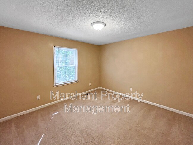 Building Photo - 44 Regent Dr