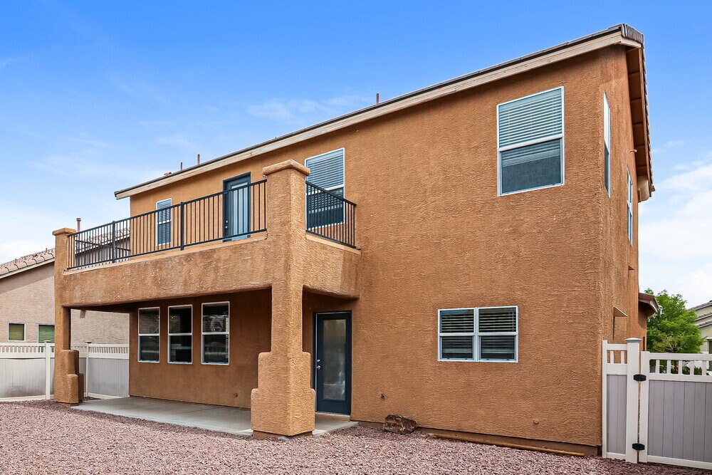 Building Photo - 1081 Crescent Falls St