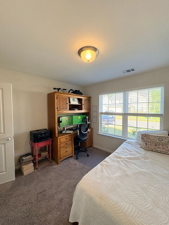 Building Photo - Welcome To Heritage New River Side