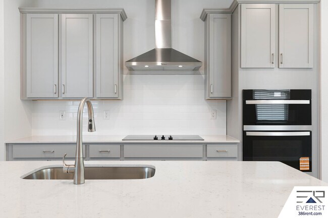 Building Photo - 221 Montgomery Ct