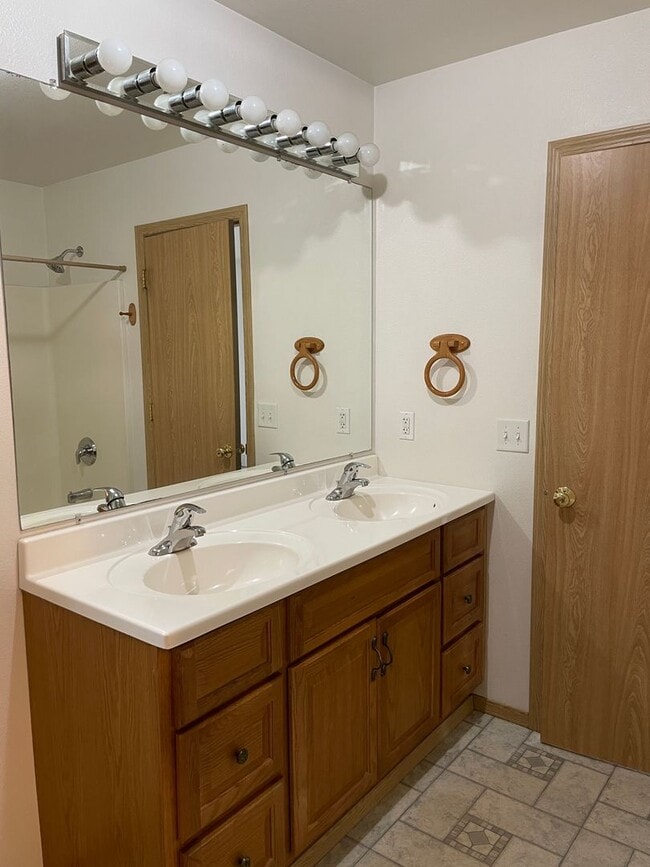 Building Photo - 4936 Princeton Dr