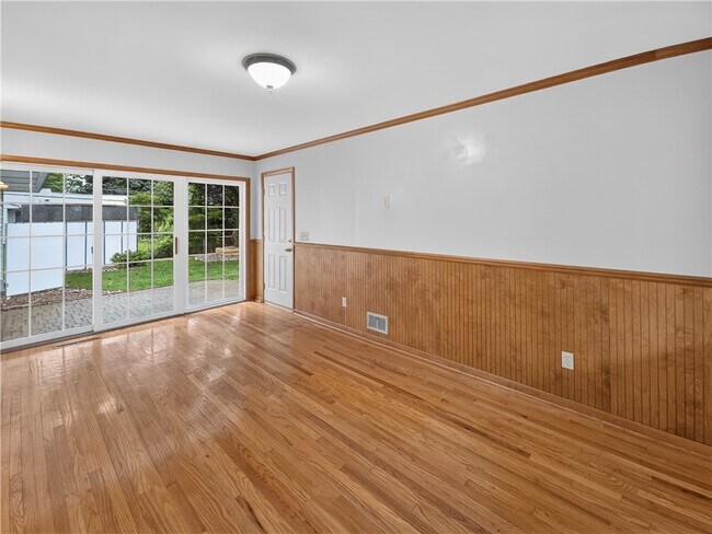 Building Photo - 69 Plaza Dr