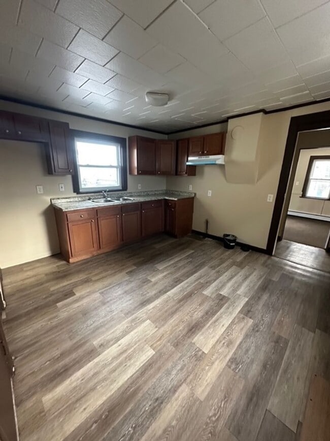 Building Photo - 42 Child St