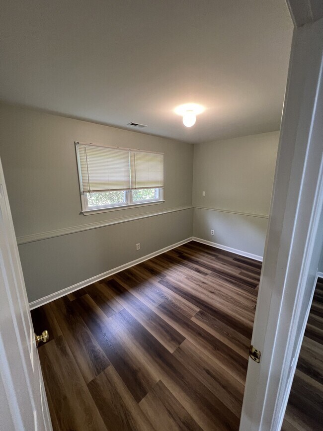 Building Photo - 6215 Forest Grove Dr