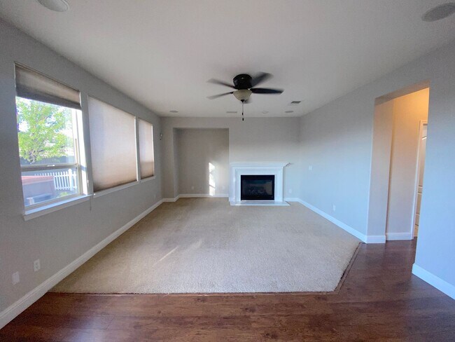 Building Photo - Top of the Hill - Gorgeous 5 Bedroom 3 Bat...