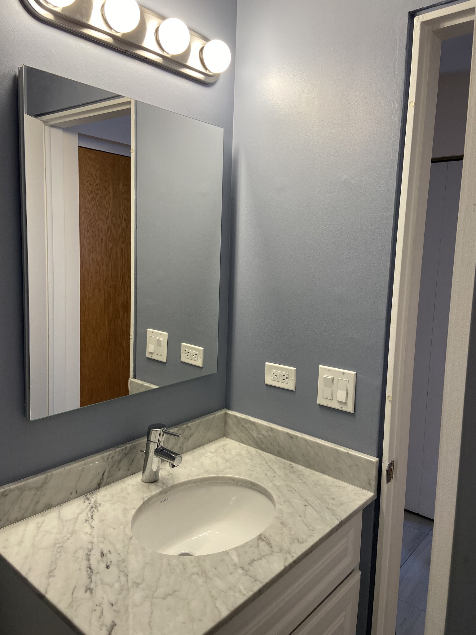half bathroom - 1760 N Wells St