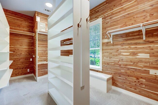 Building Photo - 3105 Lacevine Ln