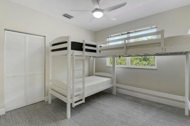 Building Photo - 3033 SE Brierwood Pl