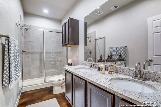 Building Photo - Modern Duplex Living in Seguin, TX