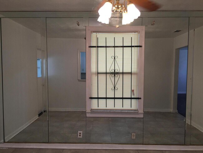 Building Photo - 3225 Liberty Cir