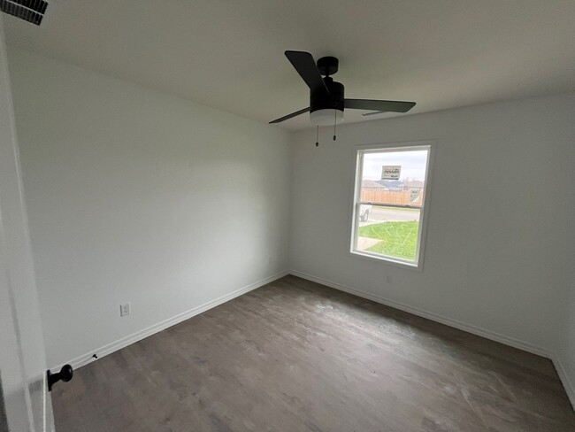 Building Photo - BRAND-NEW 3-bedroom, 2-bath home with Spri...