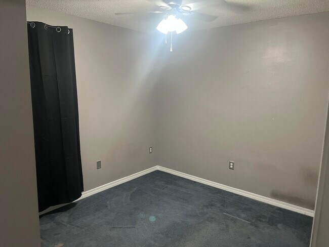 Building Photo - 108 Kyle Ln