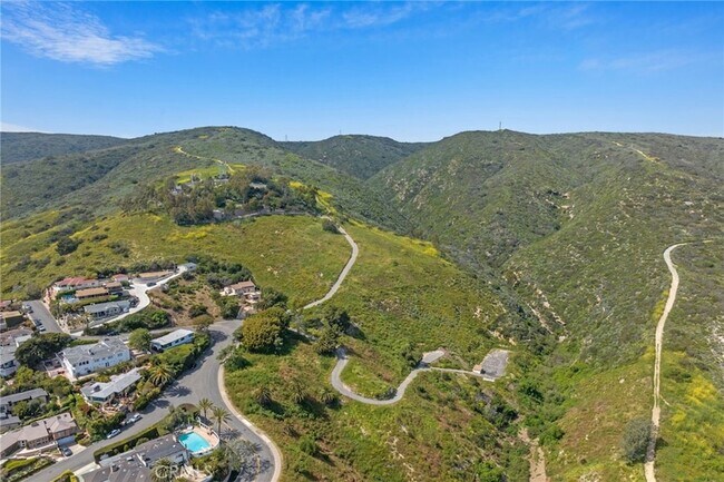 Building Photo - 215 Monterey Dr