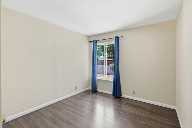 Building Photo - 663 Albion Dr
