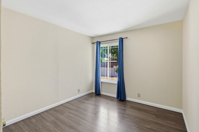 Building Photo - Wow! What a Great Home! Available Now!
