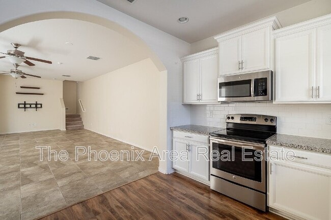 Building Photo - 1055 S Reber Ave