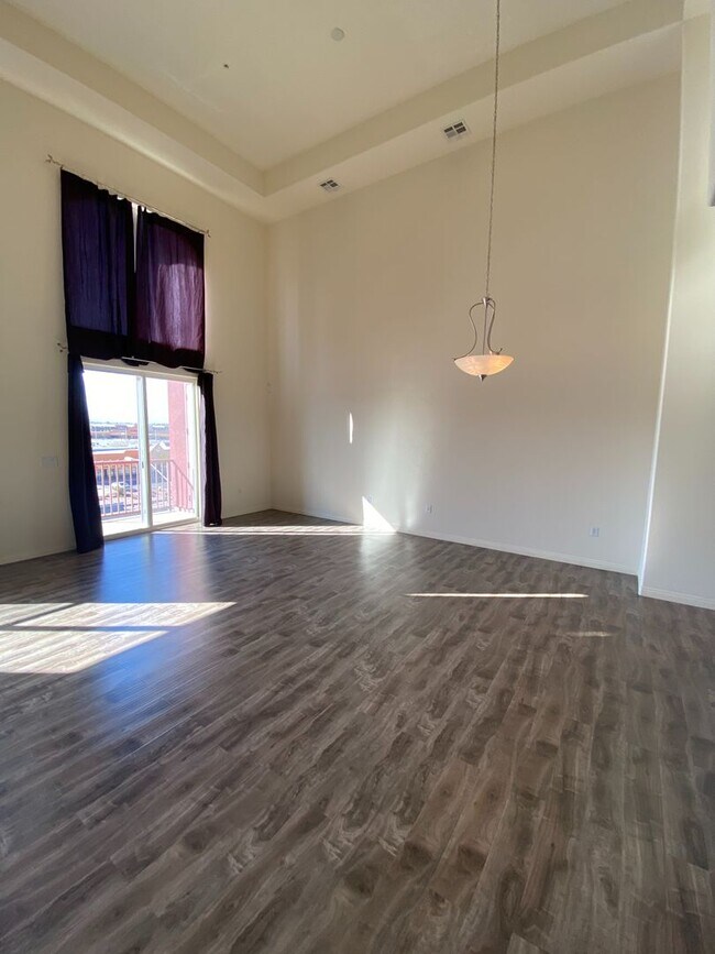 Building Photo - Beautiful, 2 story penthouse loft at the M...