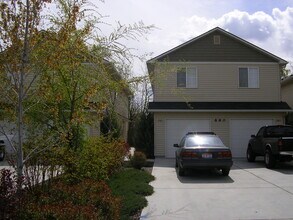 Building Photo - 880WD