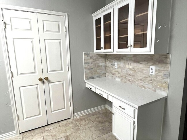 Building Photo - 2708 Cascade Dr