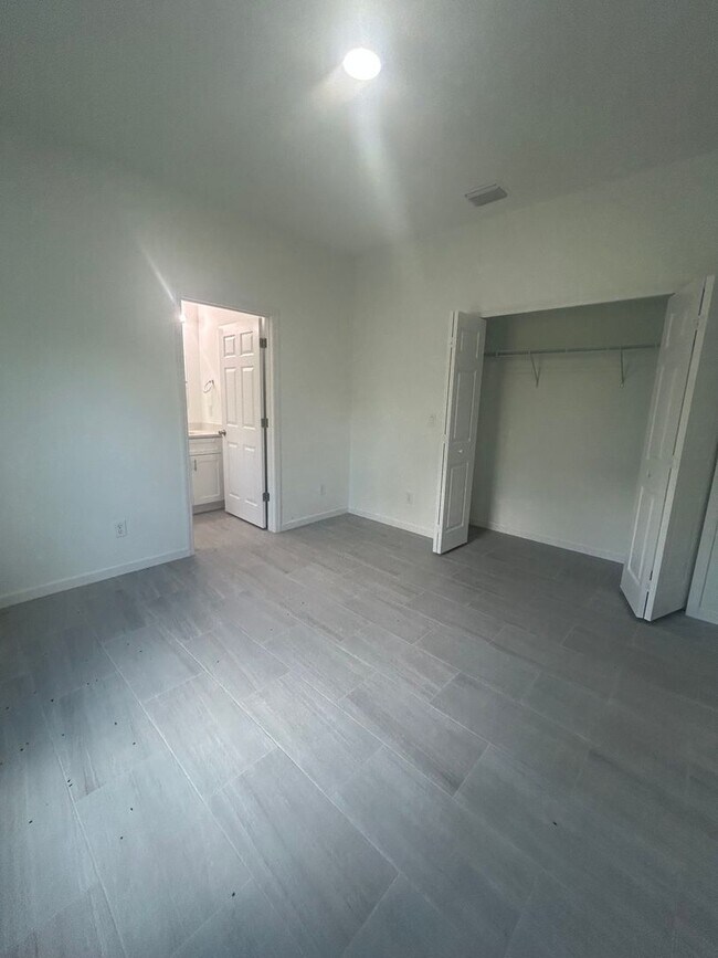 Building Photo - Brand-New Modern 2BR/2BA Home with Garage – Desirable Lake Placid Location