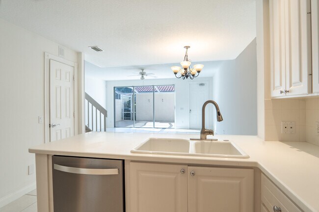 Building Photo - 186 Soriano Dr