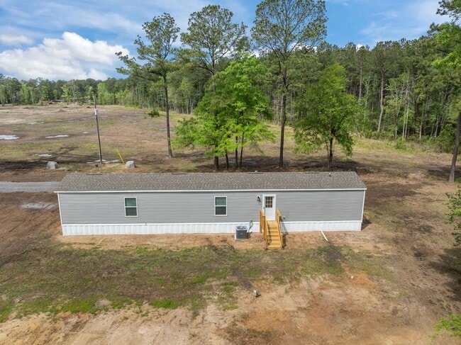 Building Photo - Peaceful 3 Bedroom Rental Home on 1 Acre – Lawn Care Included