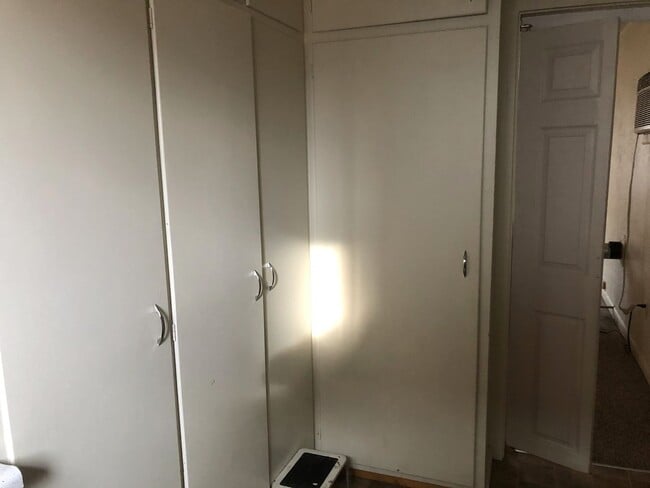Building Photo - Charming 2-Bed, 1-Bath Hamilton Home with ...