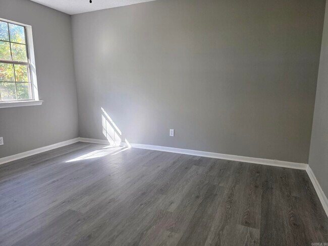 Building Photo - 216 Windhill Dr