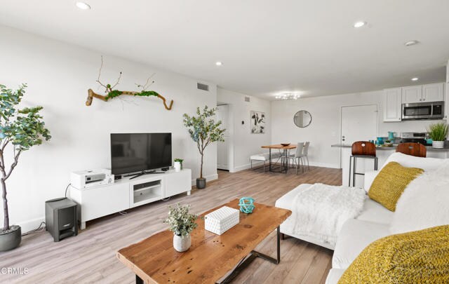 Building Photo - 4239 Vía Arbolada