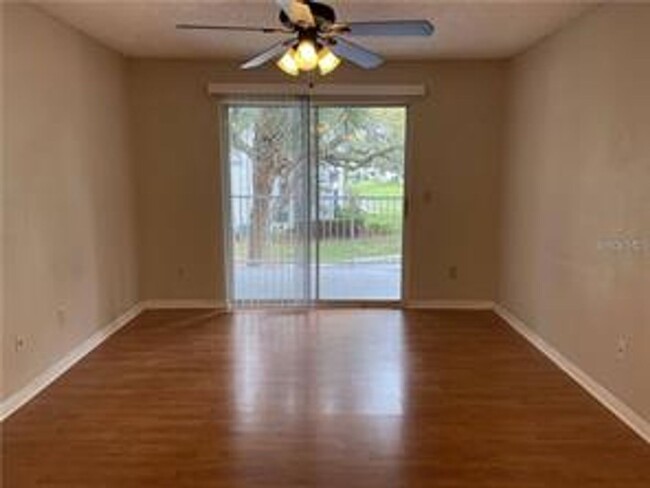 Building Photo - Bright and Spacious 2 BR / 2 BA Condo in C...