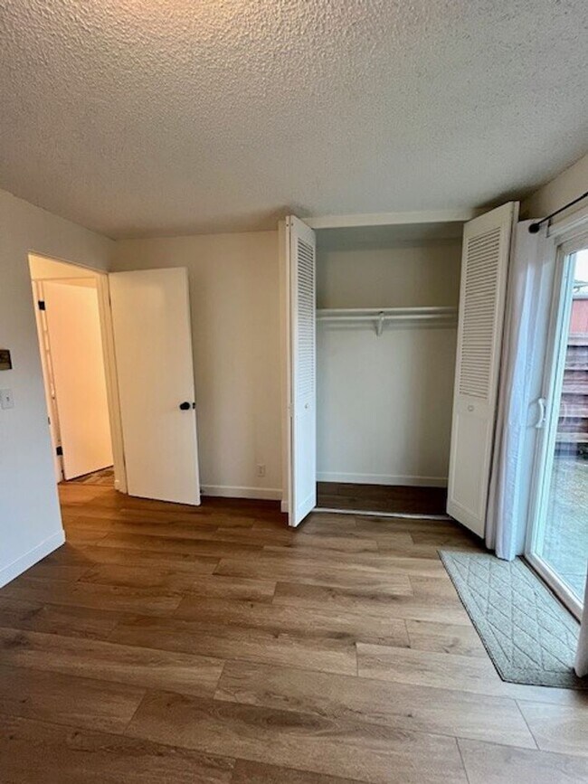 Building Photo - 1325-1327 Grant St