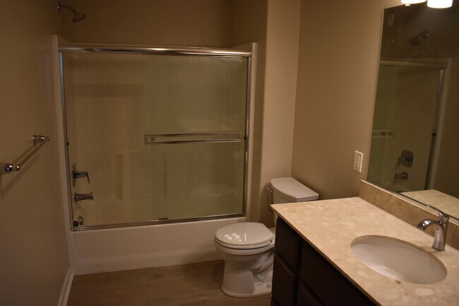 Building Photo - 524 Janell Ct