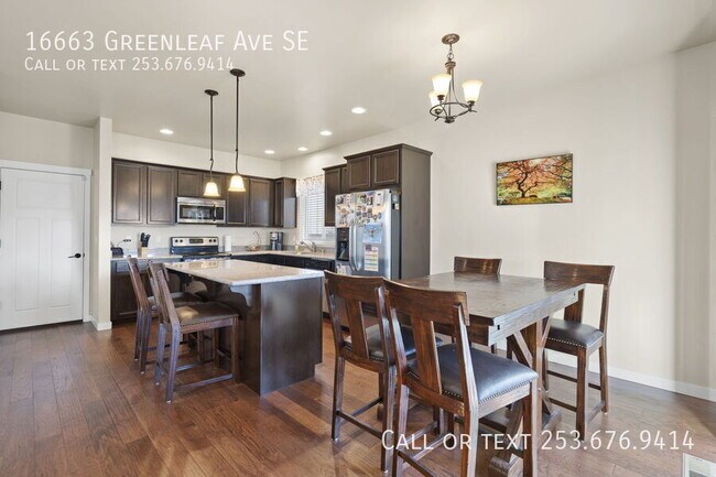 Building Photo - 16663 Greenleaf Ave SE