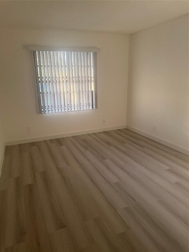 Building Photo - 3037 NW 92nd Ave