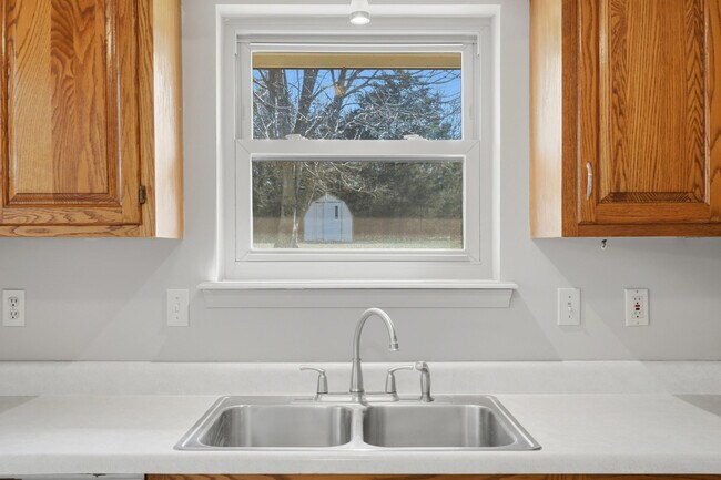 Building Photo - 5561 Waterfront Dr N