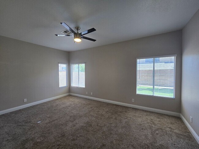 Building Photo - A Fabulous 4 Bedroom Single Story Home at the Lakes