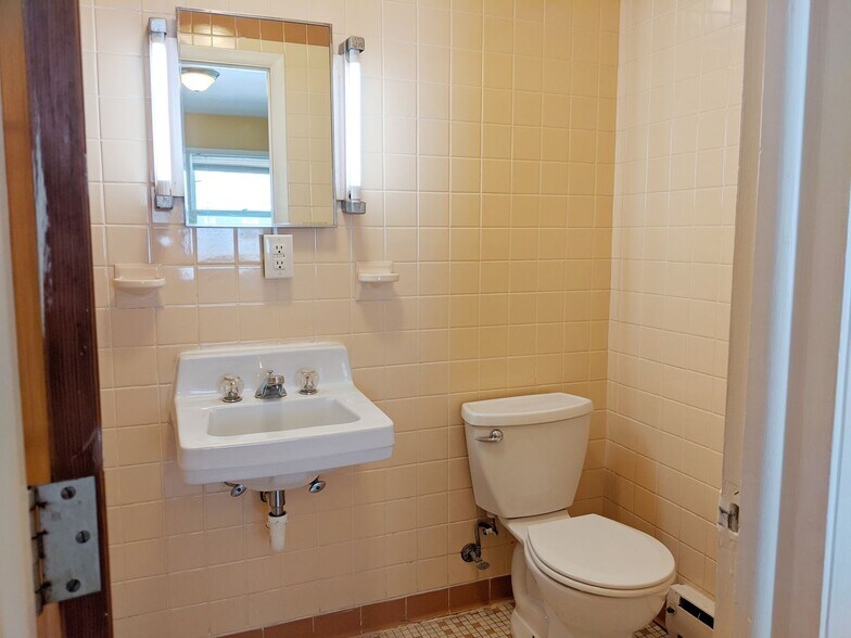 Building Photo - Sassafras Apartments