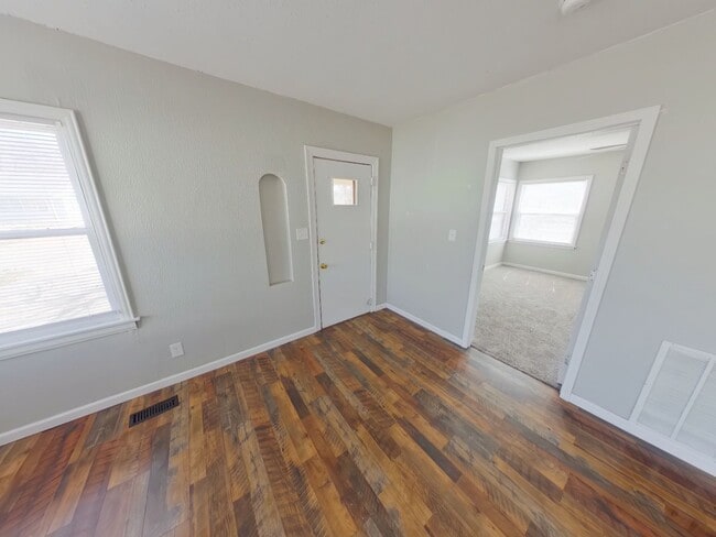 Building Photo - 417 S Leonine Rd