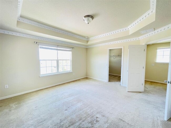 Building Photo - 12058 Silverlake Park Dr