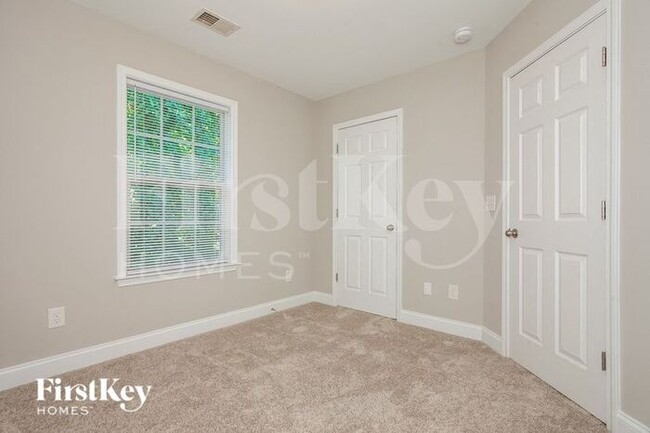 Building Photo - 2537 Terra Dr
