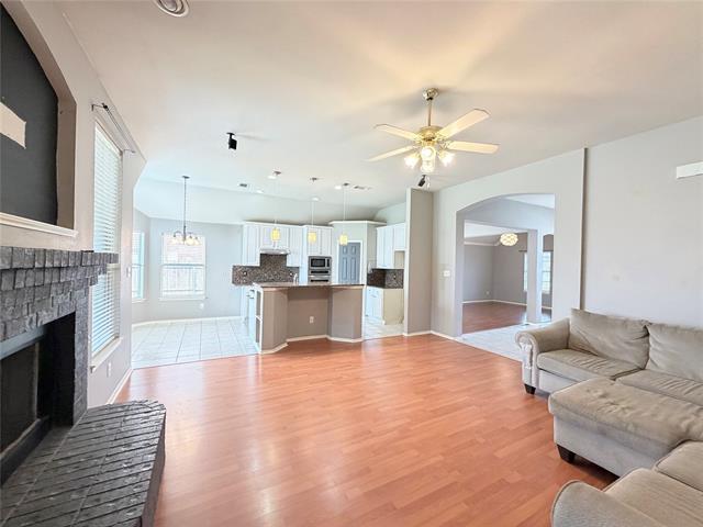 Building Photo - 301 Mimosa Dr
