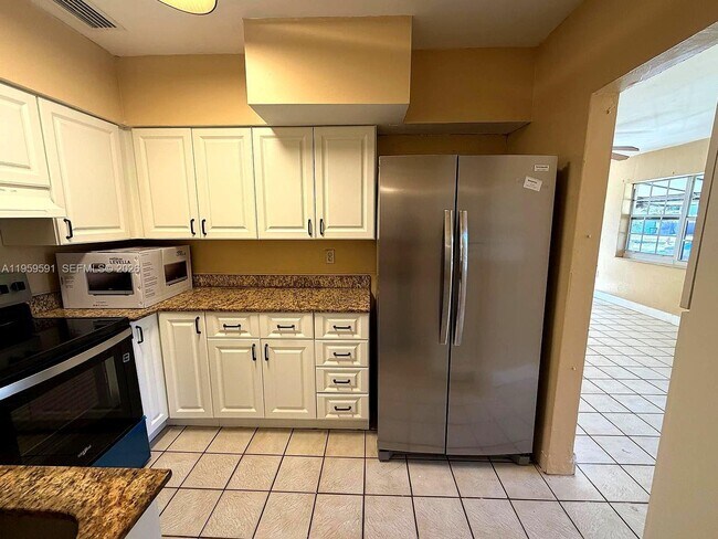 Building Photo - 14407 NE 5th Ave