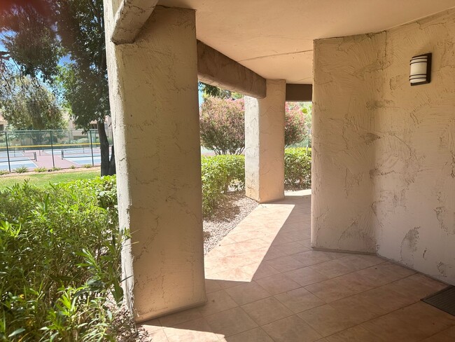 Building Photo - Condo In the Heart of Scottsdale