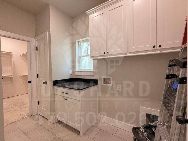 Building Photo - Bella Vista Single-Family Home- 3 Bed/ 2 Bath- Well-Designed Fernley Plan