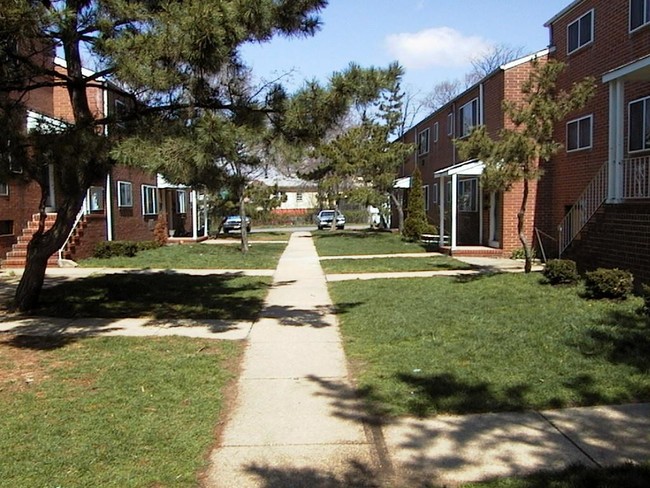 Building Photo - Creek Point Apartments