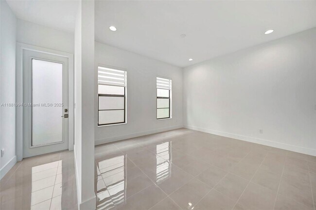 Building Photo - 1454 NW 23rd Ave