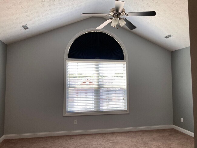 Building Photo - 141 Twin Lakes Dr
