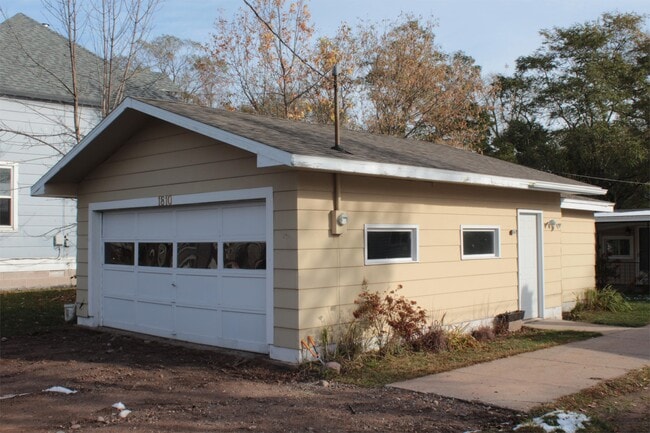 Building Photo - 1810 Longyear Ave