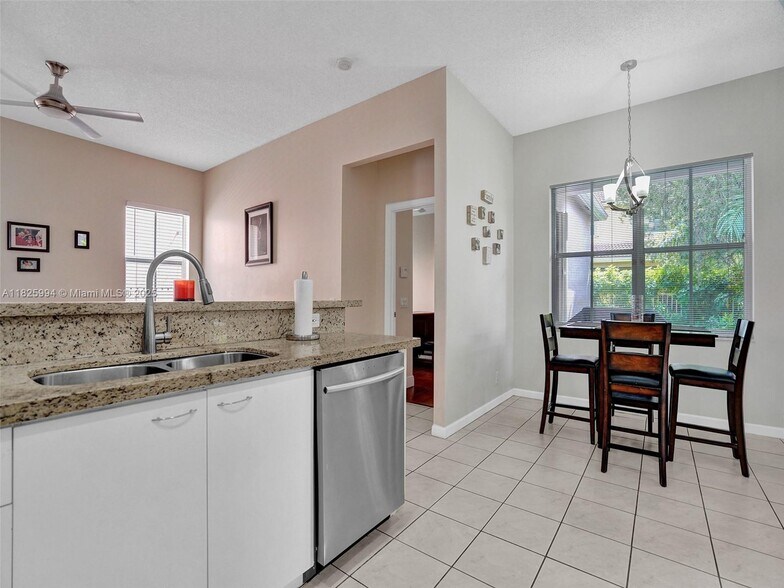 Building Photo - 938 Bluewood Ter